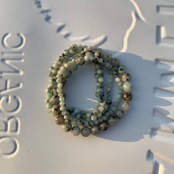 Natural Pale Green Kiwi Jasper Smooth Round Gemstone Bead Bracelet Stack - Picture 9 of 11